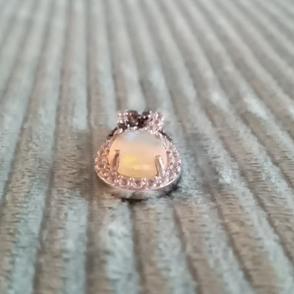 ETHIOPIAN WELO OPAL, MULTI GEMSTONE PENDANT - Picture 2 of 7